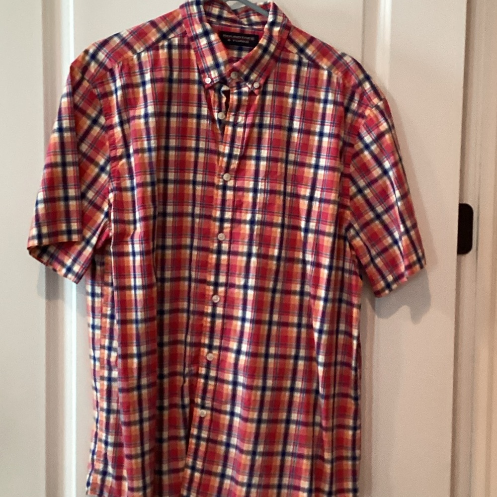 Roundtree & Yorke Multicolor Plaid Button Down Shirt. F